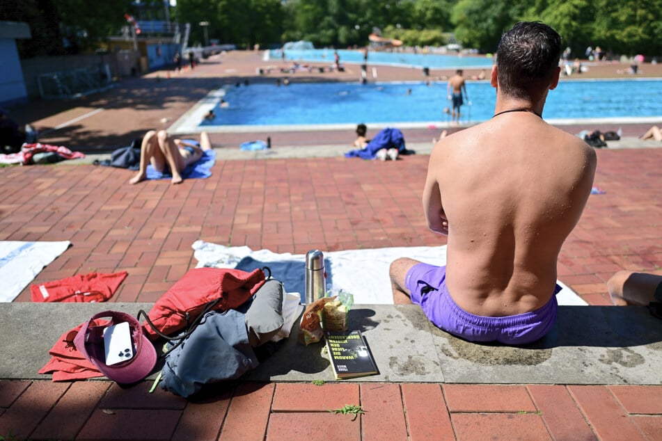 Für etwas Abkühlung ist das Prinzenbad in Kreuzberg immer eine gute Lösung.