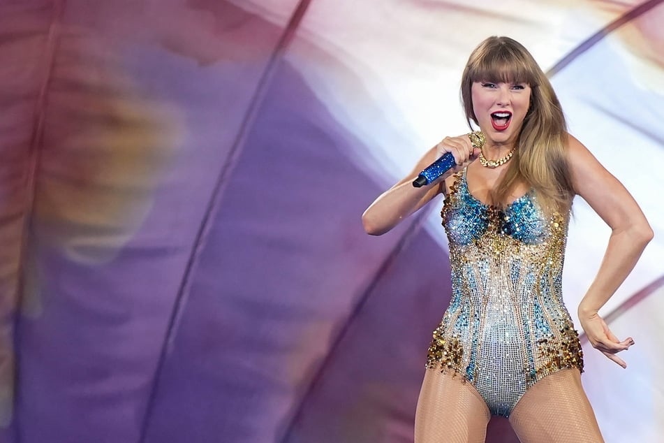 Taylor Swift adds to her music accolades as she tops global recording charts