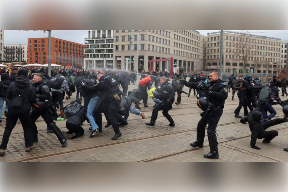 Am Postplatz ging die Polizei mit Pfefferspray gegen einen Ausbruch von Gegendemonstranten vor.