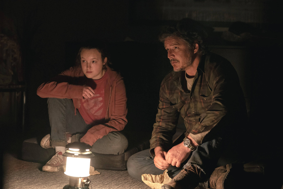 Viewers praised Pedro Pascal (r) and Bella Ramsey's portrayal of Joel and Ellie's relationship in Sunday's episode of TLOU.
