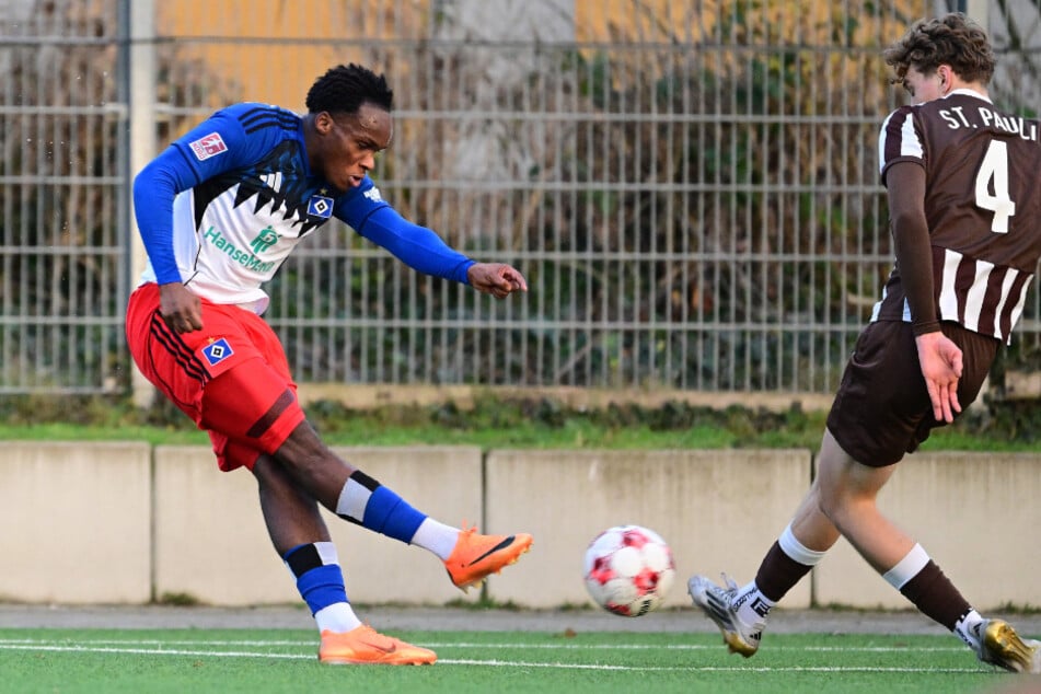 HSV-Nachwuchskicker Maurice Boakye (21, l.) überragte gegen St. Pauli mit einem Dreierpack.