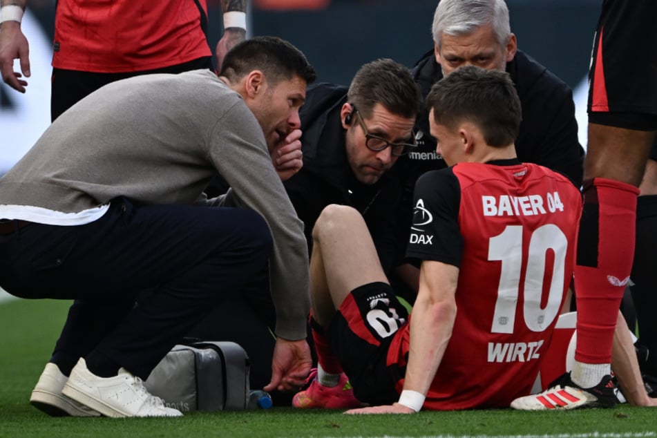 Worst Case für die Werkself: Im Spiel gegen Werder Bremen hat sich Superstar Florian Wirtz (21) verletzt.