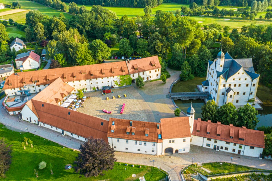 Das ist das Wasserschloss Klaffenbach bei Chemnitz.