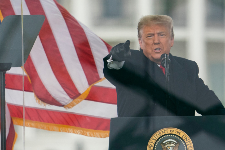 US-Demokraten drohen Trump mit Amtsenthebung, "wenn er nicht sofort abdankt"!