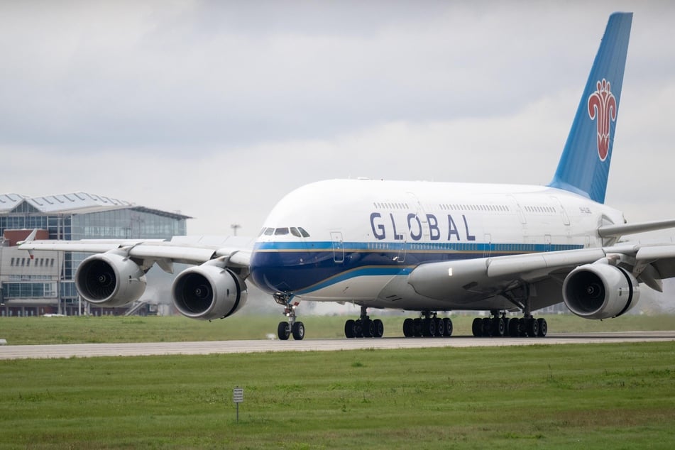 Der Airbus A380 wurde seit Oktober bei den Elbe Flugzeugwerken in Dresden gewartet. (Archivbild)