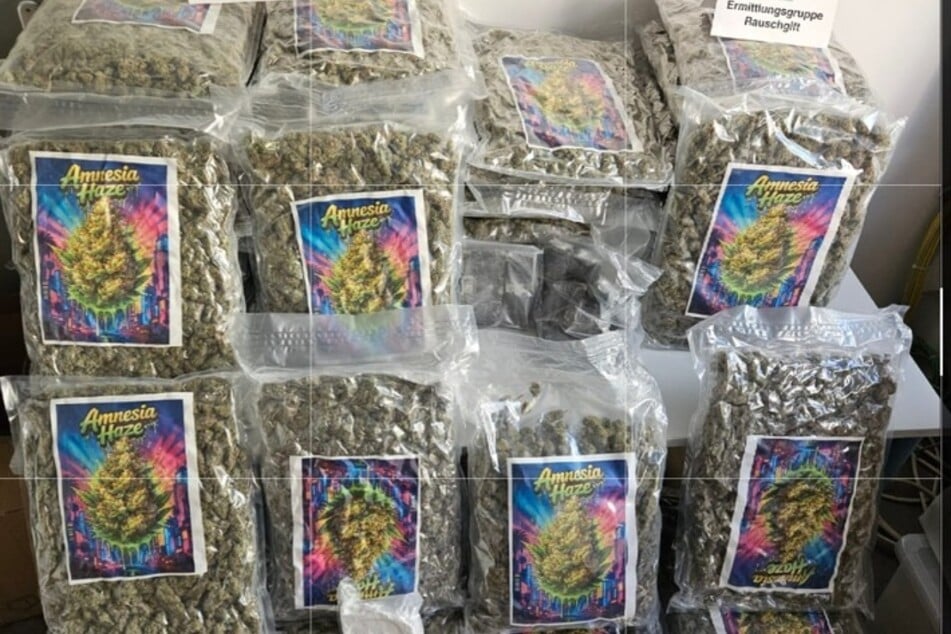 Bei der Durchsuchung der Wohnung in Mannheim stellten die Ermittler das Cannabis säckeweise sicher.