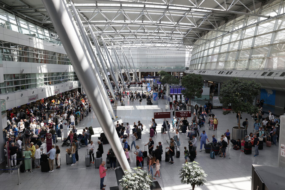 Fast wie vor der Pandemie: 1,7 Millionen Passagiere starteten im Juni von NRW-Flughäfen
