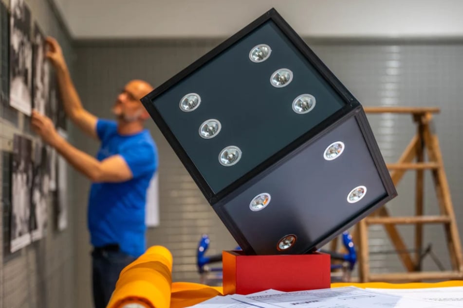 Ein Highlight ist ein nachgebauter drehbarer Würfel.