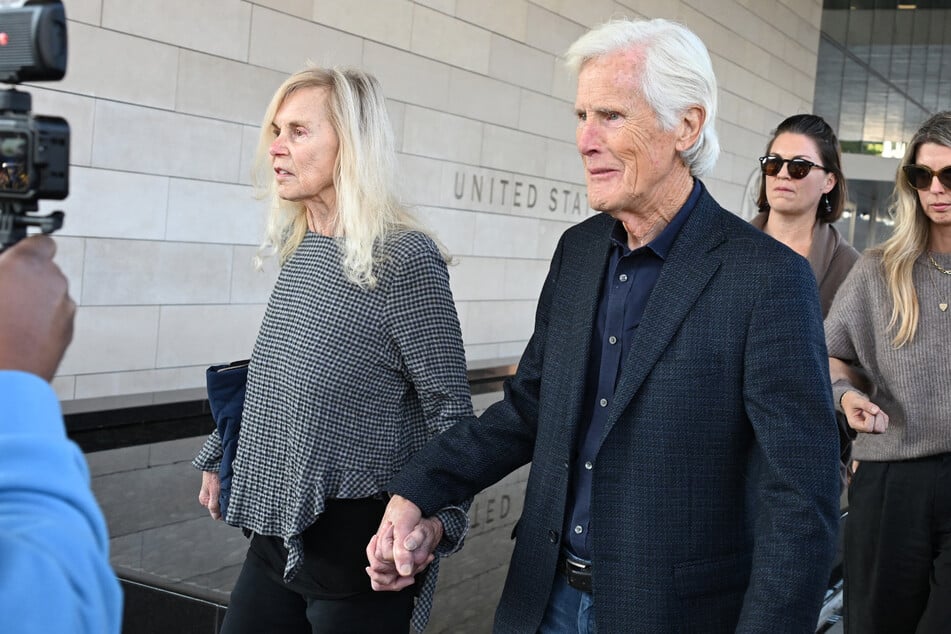 Matthew Perry's mother Suzanne (l.) and step-father Keith Morrison (r.) slammed the convicted doctor in a victim impact statement.