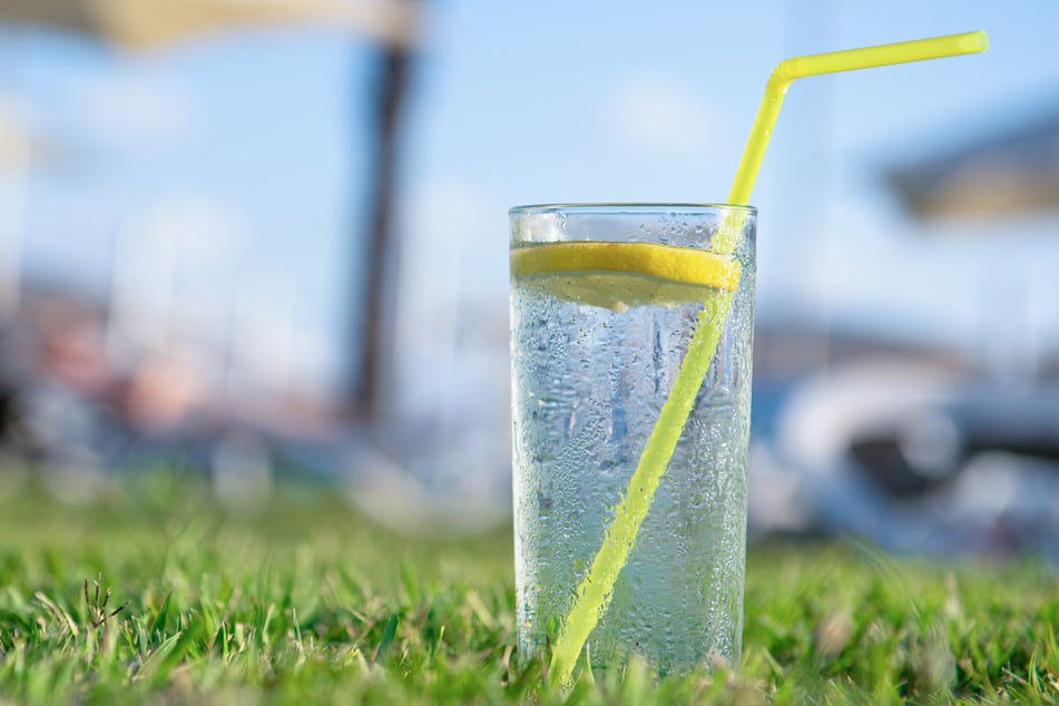 Pocas limonadas tienen un sabor verdaderamente fresco, muchas están demasiado azucaradas o artificiales en el gusto. (Imagen simbólica)