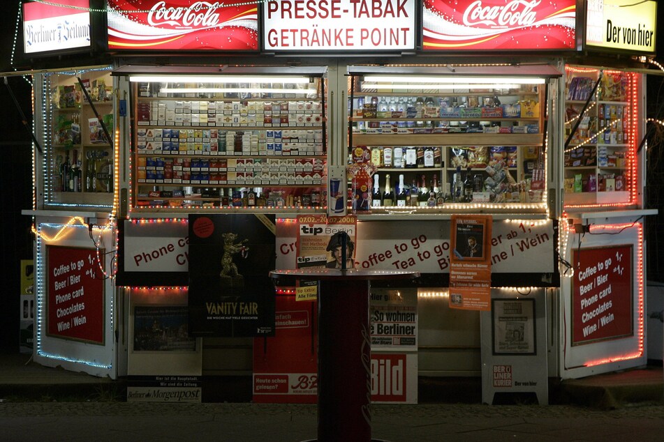 Streit vor Düsseldorfer Kiosk eskaliert: Mann schießt mit Gaspistole in Auto, Elfjährige verletzt