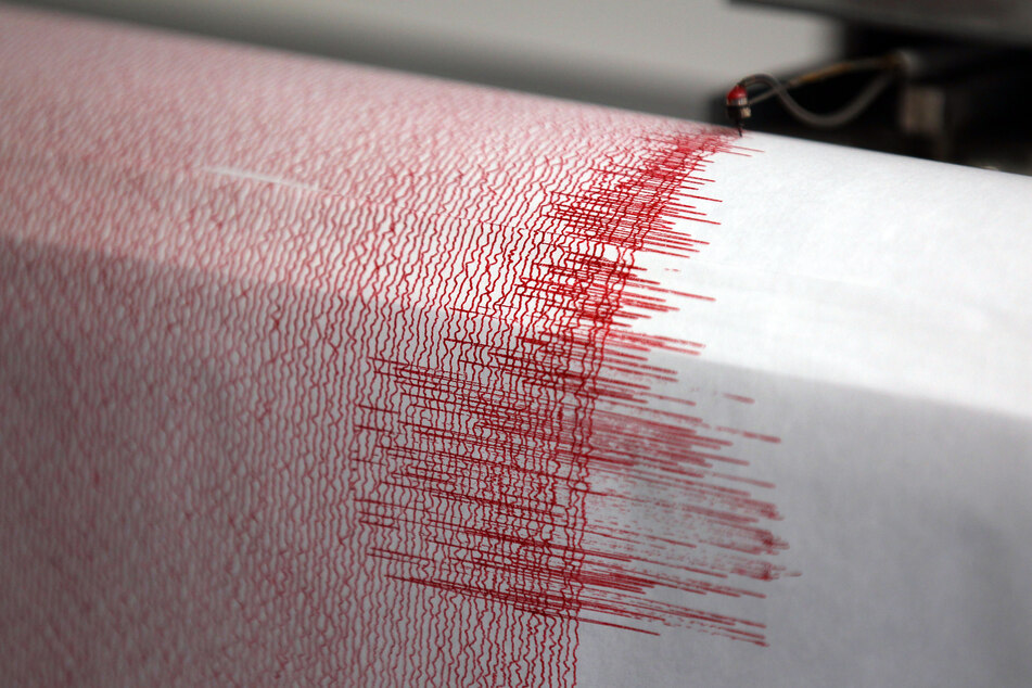 Ein Seismograph zeichnet ein Erdbeben auf - Laut Kretschmer auch im politischen Sinne. (Symbolbild)