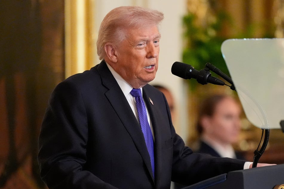 Böse Zungen behaupten er wolle nur von seinen Problemen in der Innenpolitik ablenken - US-Präsident Trump (79) sieht das natürlich ganz anders.