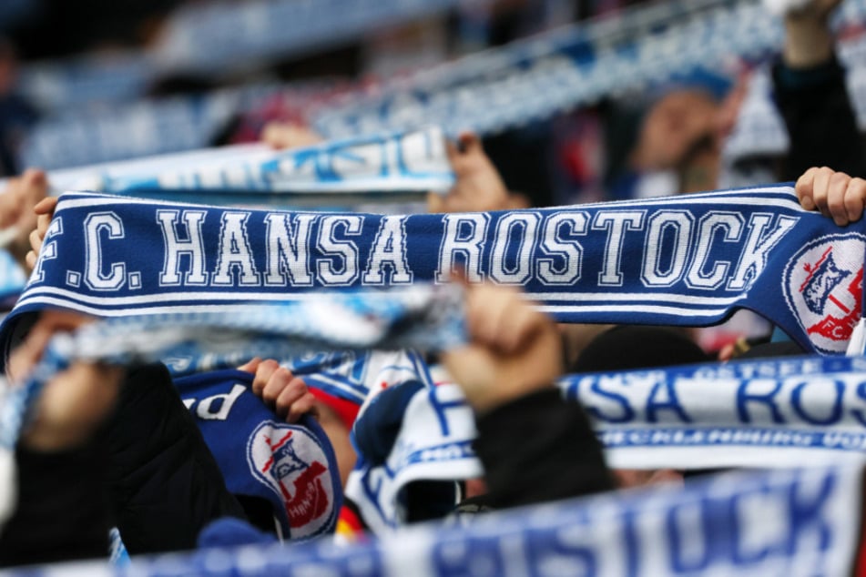 Aue-Fans wurden vor dem Ostderby gegen Hansa Rostock am Samstag von unbekannten Personen bedroht.