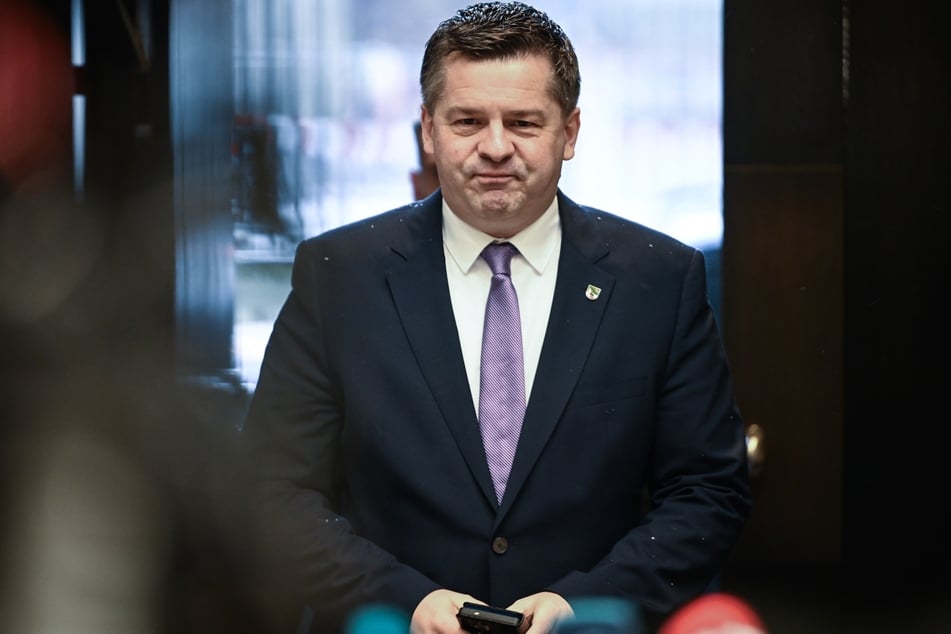 Sachsen-Anhalts Ministerpräsident Sven Schulze (45, CDU) kritisiert die AfD scharf.