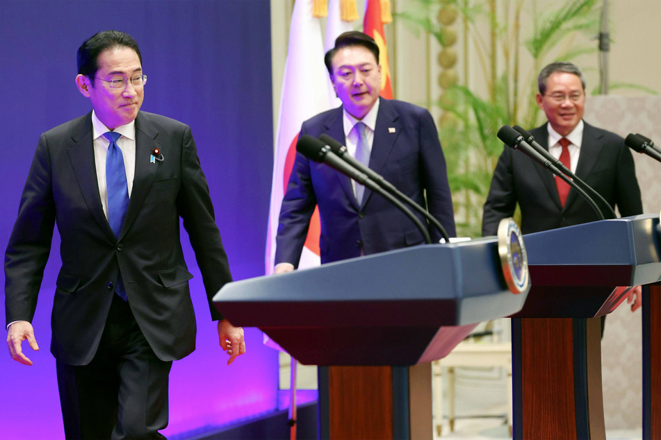 Japanese, Chinese, and South Korean leaders gathered in Seoul to discuss greater regional cooperation.