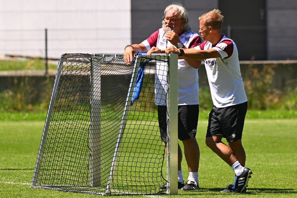 Mit Markus Anfang (50, r.), sagte Heiko Scholz (58), hat er gern zusammengearbeitet. Nun folgt Thomas Stamm (41, nicht im Bild), sein fünfter Chefcoach.