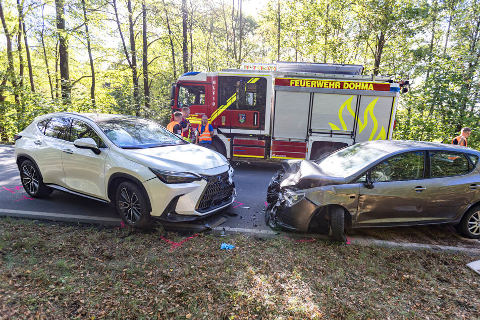 Die Seat-Fahrerin (86) kollidierte im Gegenverkehr frontal mit einem weißen Lexus.