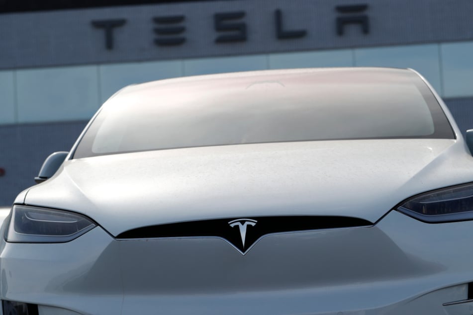 Die Anleger rissen sich im vergangenen Jahr um Aktien des Autobauers Tesla. (Archivbild)