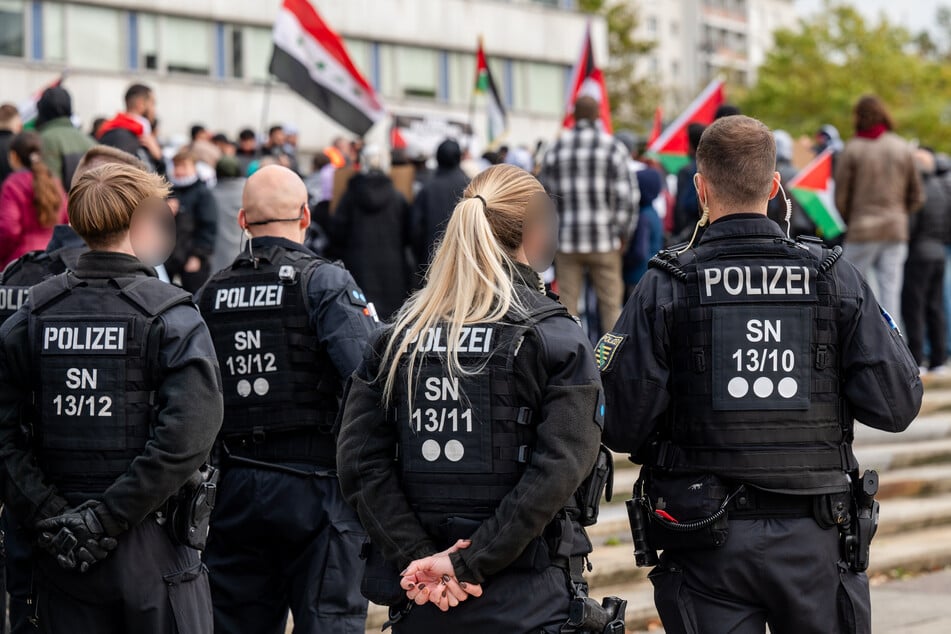 Bei einer Pro-Palästina-Veranstaltung in Chemnitz kam es zu Tumulten. Die Polizei ermittelt. (Archivbild)
