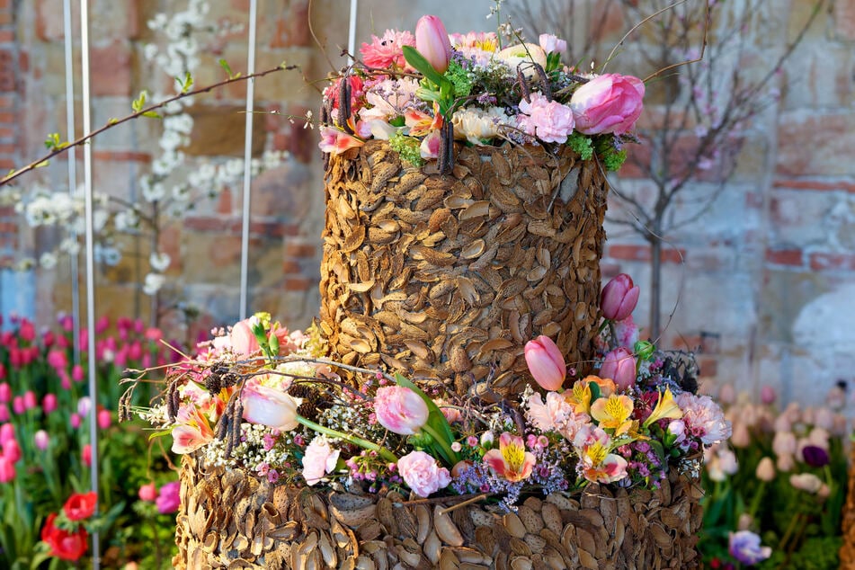 Zu den Hinguckern der Frühlingsblumenschau gehörten die "Blumentorten" mit Mandelschalen.