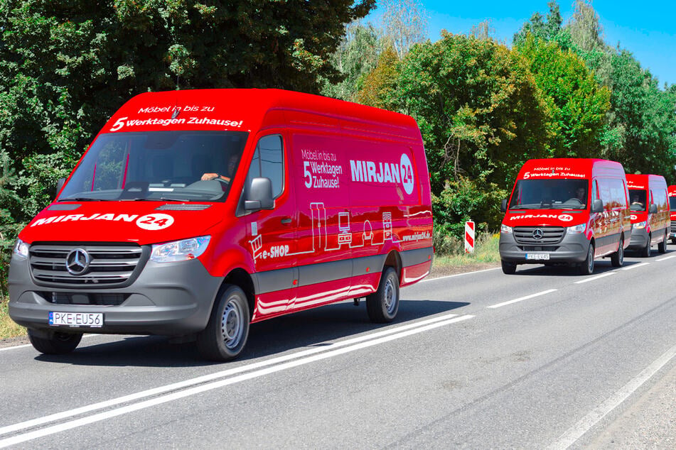 Diese roten Trucks bringen die Möbeltrends von Polen nach Deutschland