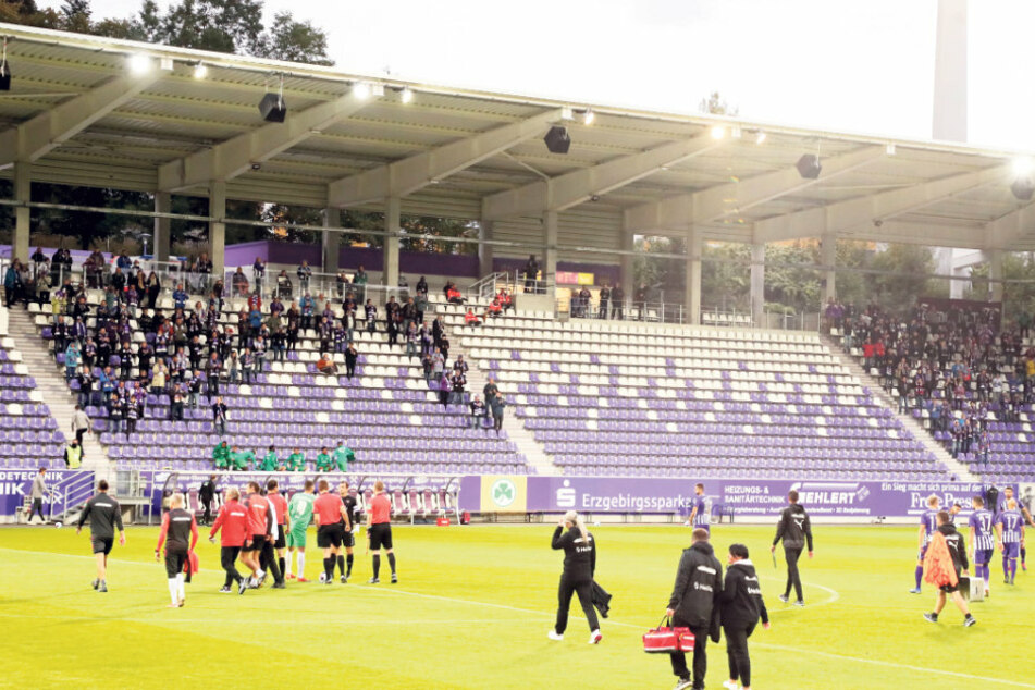 Nur 500 Zuschauer werden am Sonntag beim Heimspiel gegen Heidenheim im Erzgebirgsstadion dabei sein.