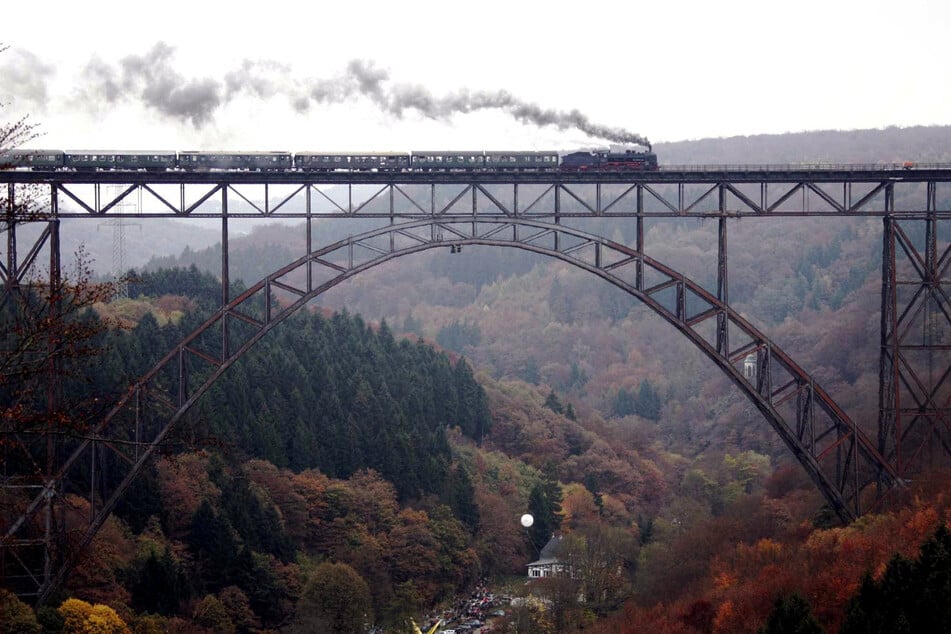 Stahl-Gigant: Deutschlands höchste Eisenbahn-Brücke feiert 125. Geburtstag