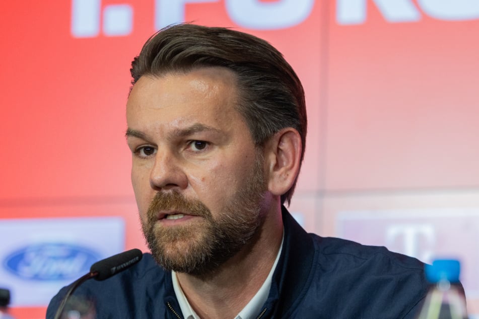 FC-Sportdirektor Thomas Kessler (39) hätte wohl gerne mit Friedhelm Funkel (71) als Trainer weitergemacht.