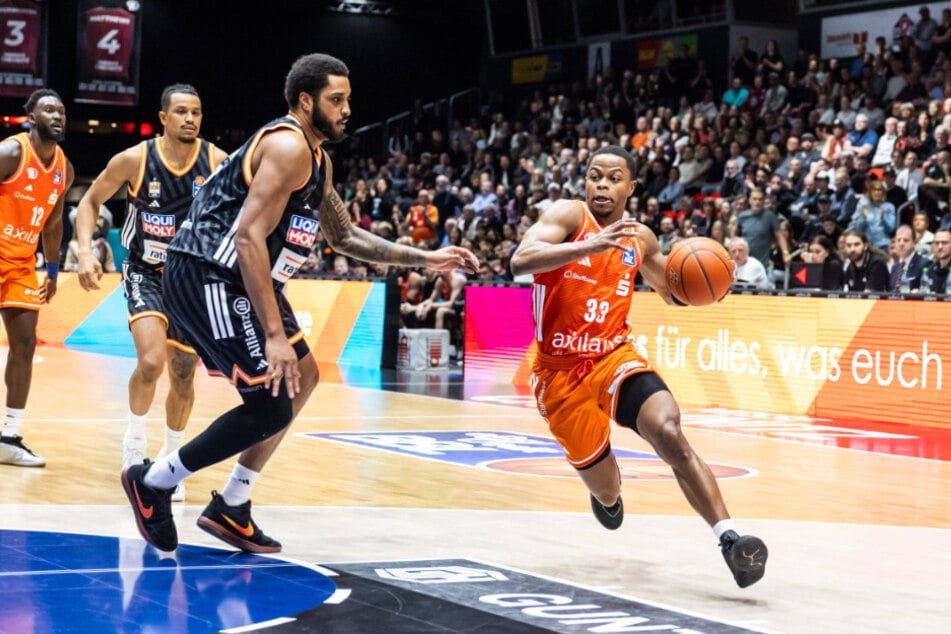 Eric Washington (32, r.) erzielte in den 34 Minuten auf dem Parkett 17 Punkte, acht Rebounds und zwölf Assists.