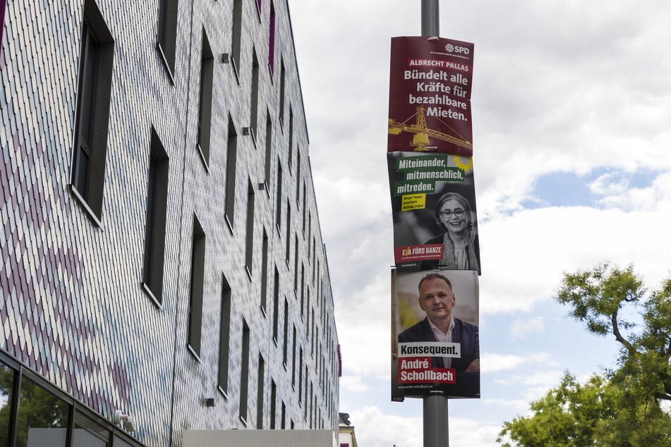 Mit hunderten von Plakaten pflasterten die OB-Kandidaten die Masten und Stellplätze in der Stadt