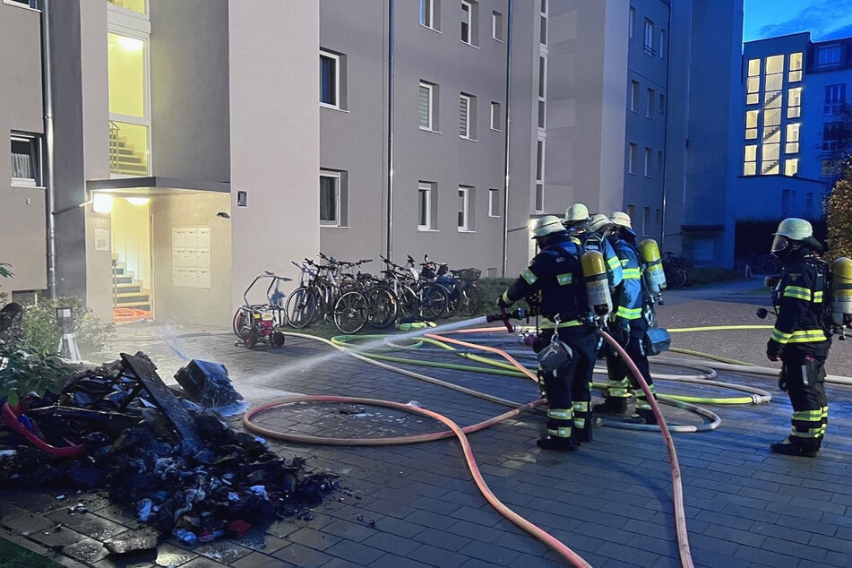 München: Zigarette setzt Schwabinger Keller in Brand: Zwei Verletzte