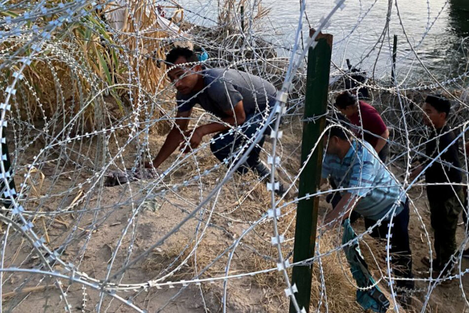 Dutzende Migranten erreichen Grenze: "Wir konnten es nicht mehr ertragen"