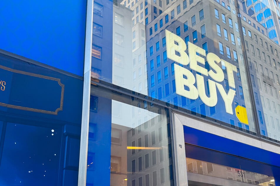 Techies are flocking to stores after Best Buy announced this massive sale