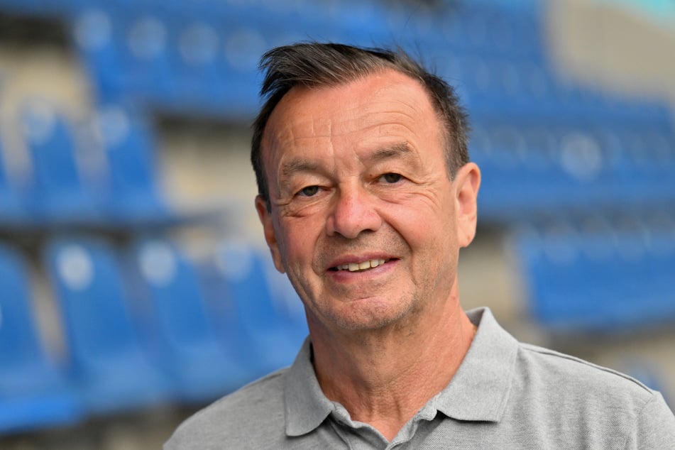 Otmar Schork (68) ist dank der jüngsten Ergebnisse gut gelaunt. In den vorigen fünf Spielen holte der FCM zehn Punkte.