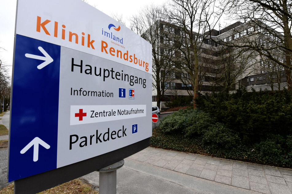Die Imland-Klinik in Rendsburg nimmt trotz Insolvenz weiter Patienten an. (Archivbild)