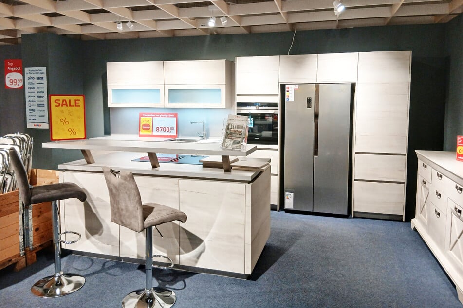 Aufgrund des Abverkaufs bei ROLLER in Oldenburg gibt's satte 70 Prozent¹ Nachlass auf Möbel.