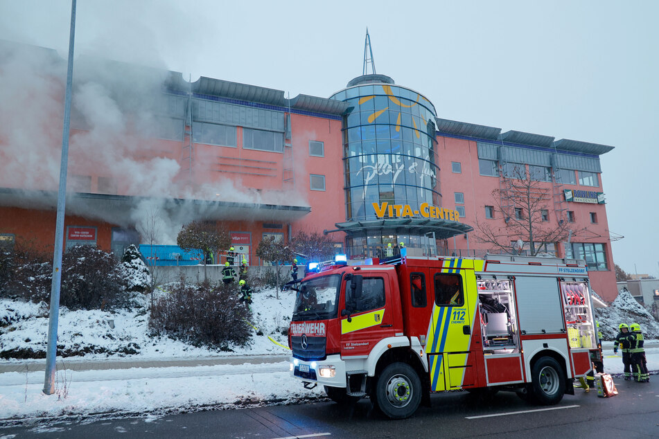 Feuerwehreinsatz am Vita-Center in Chemnitz: Dort brannte am Mittwochnachmittag ein Container.
