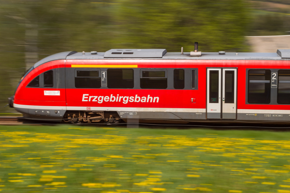 Bei der Erzgebirgsbahn fahren in der kommenden Wochen zwischen Johanngeorgenstadt und Schwarzenberg keine Züge, sondern Busse. (Archivbild)