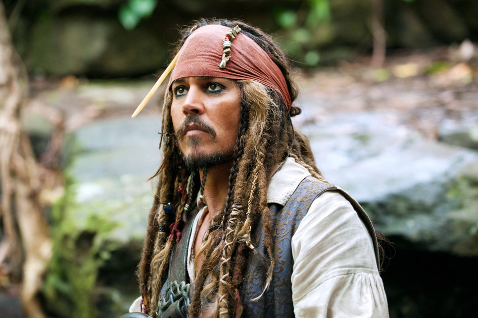 The rebooted Pirates of the Caribbean is expected to feature an all-new cast so the production can go on without waiting for its previous stars.