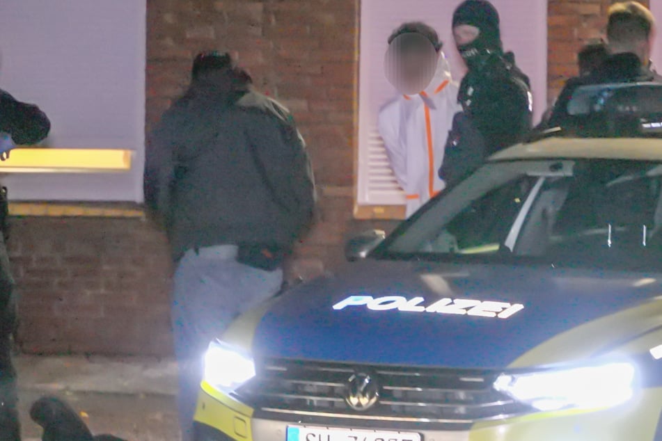 Nach Fund einer toten Frau in Wohnhaus: Ermittler gehen von Gewaltverbrechen aus, Festnahme