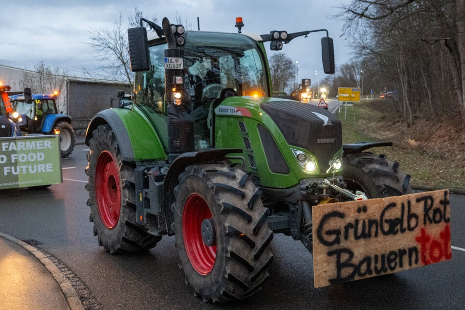 Mehrere Bundesstraßen im Norden Sachsen-Anhalts werden wieder von protestierenden Bauern blockiert. (Symbolbild)