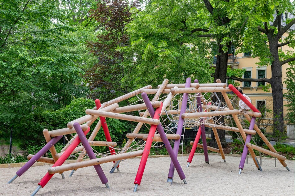 Auf dem neuen Klettergerüst können sich jetzt die Kids austoben.
