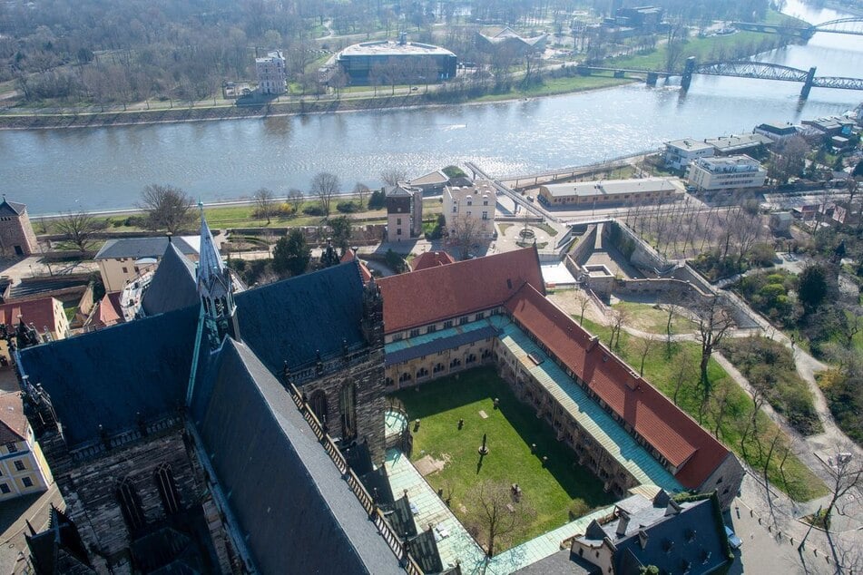 Die Fahrradtour fängt an einem der bekanntesten Magdeburger Wahrzeichen an: dem Dom.