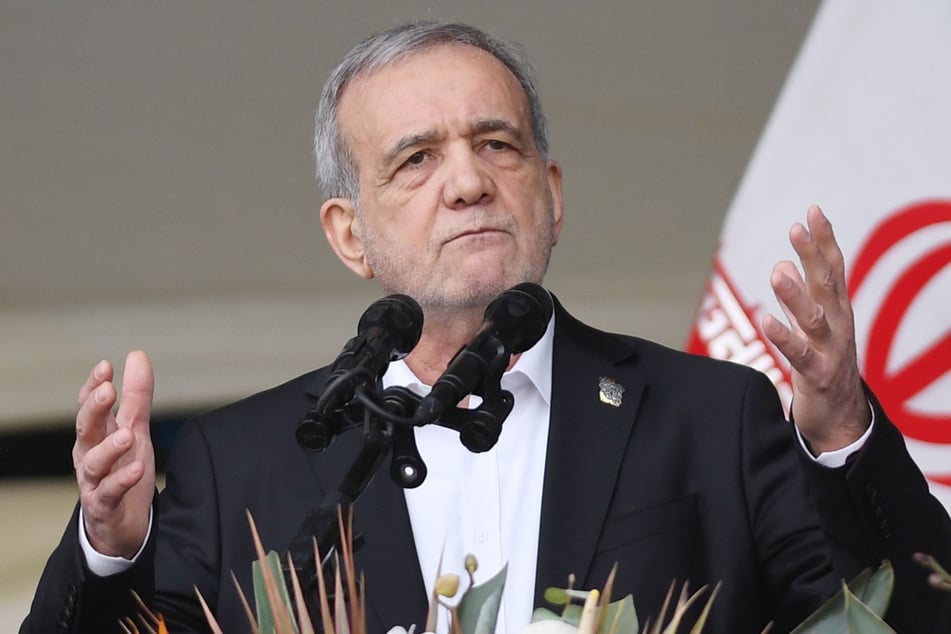 Der iranische Präsident Massud Peseschkian (71) versucht die Wogen zu glätten.