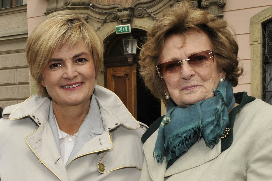 Beatrix Gräfin von Schönburg-Glauchau (r.), die Mutter von Gloria von Thurn und Taxis (61), ist mit 91 Jahren gestorben. (Archivbild)