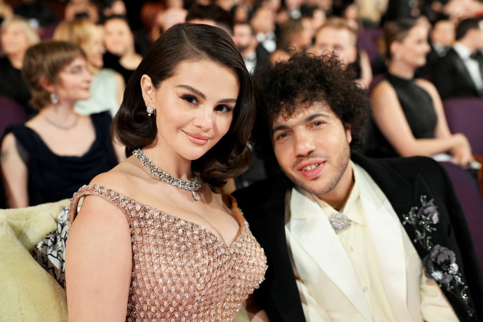Selena Gomez (l.) and Benny Blanco are reportedly planning to tie the knot in September with a star-studded wedding in California!