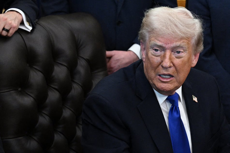 Trump refuses to wear bulletproof vest because he doesn't want to look "20 pounds heavier"