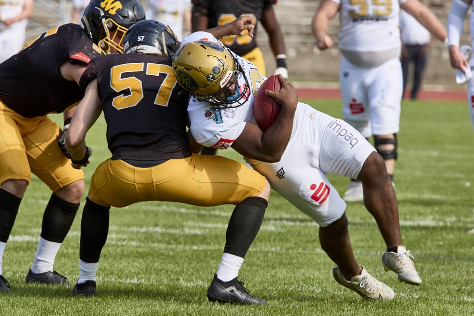 Die Runningbacks um David Moore III. (24, r.) waren nicht zu stoppen.