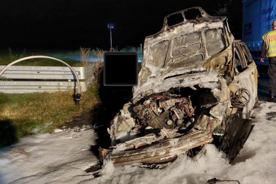 Tragischer Unfall im Harz: Fahrer (†25) rettet sich aus brennendem BMW und stirbt